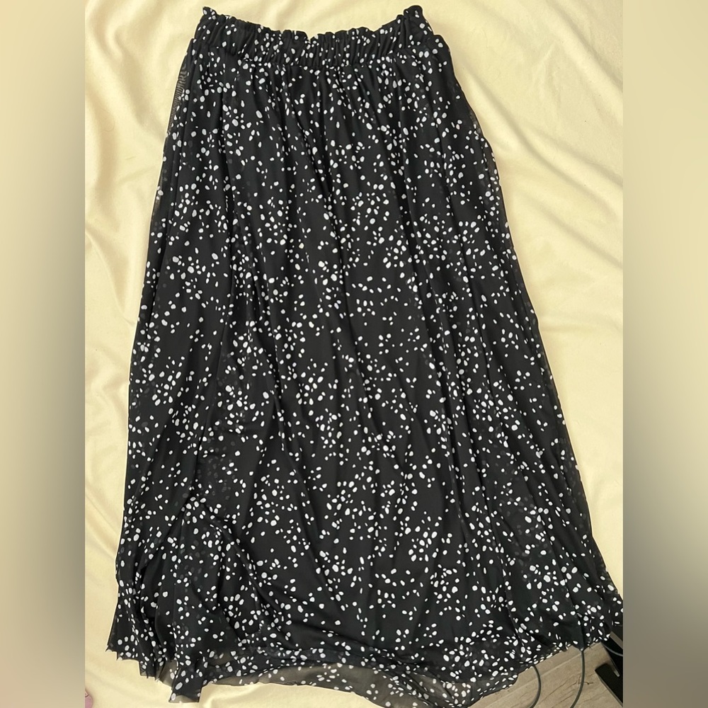 Dillards Originality Black w/ White pattern Maxi Skirt